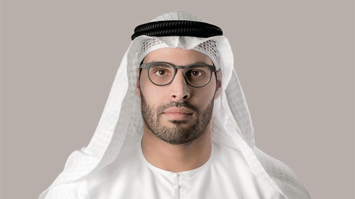 قال محمد خليفة المبارك إن الاقتصاد الإماراتي يظهر استقرارًا ملحوظًا في مواجهة الرياح الاقتصادية العالمية المعاكسة ، حيث تشكل الدولة مسارًا واثقًا كوجهة استثمارية وتجارية ونمط حياة رائدة.  - الصورة المرفقة