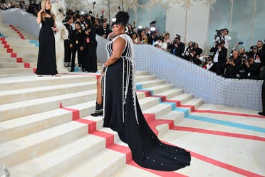 المغنية الأمريكية ليزو تصل إلى حفل Met Gala 2023 في متحف متروبوليتان للفنون في 1 مايو 2023 في نيويورك.  (أ ف ب)