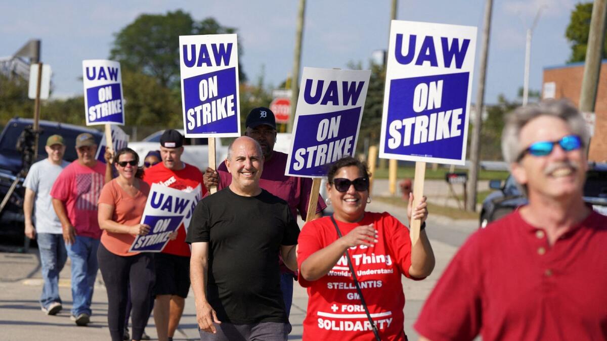 اعتصام عمال UAW المضربين خارج منشأة Stellantis في سنتر لاين، ميشيغان.  – ملف رويترز