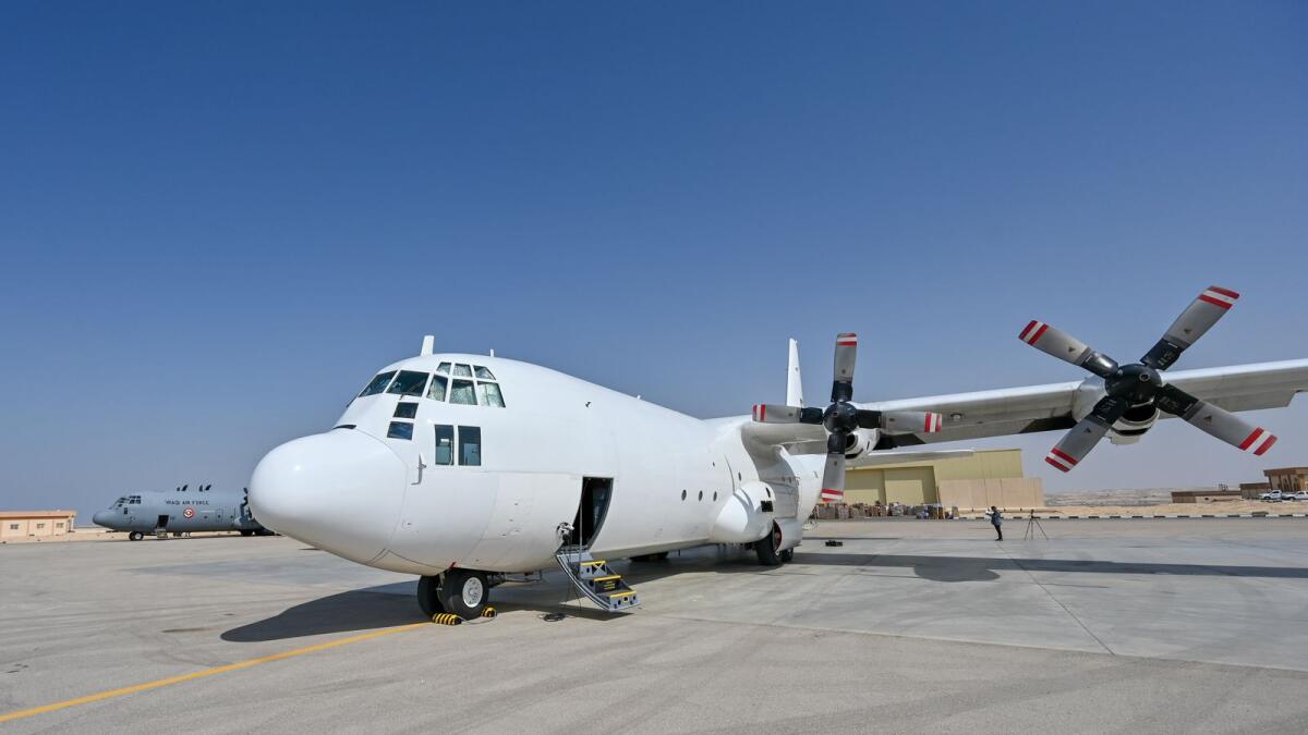 طائرة الإمارات العربية المتحدة C130 - DAW في قاعدة العريش الجوية في مصر.  — صور محمد سجاد