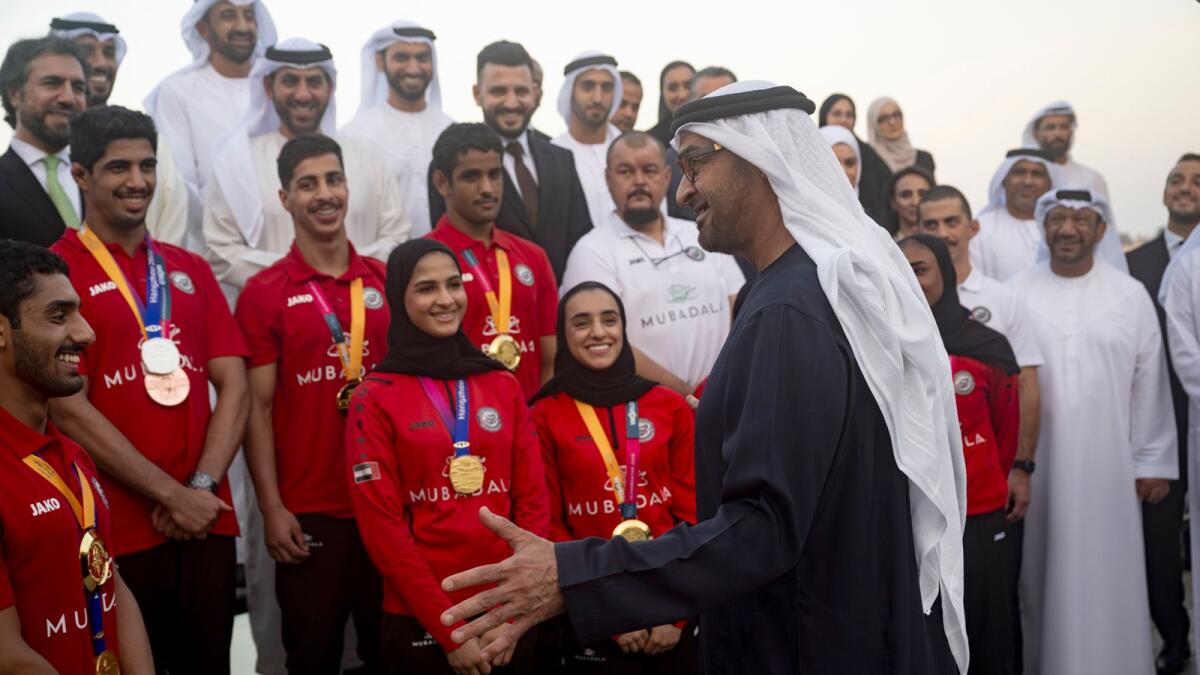 الشيخ محمد بن زايد آل نهيان يستقبل أعضاء منتخب الإمارات للجوجيتسو ومجلس إدارة اتحاد الإمارات للجوجيتسو في قصر البحر.  — وام