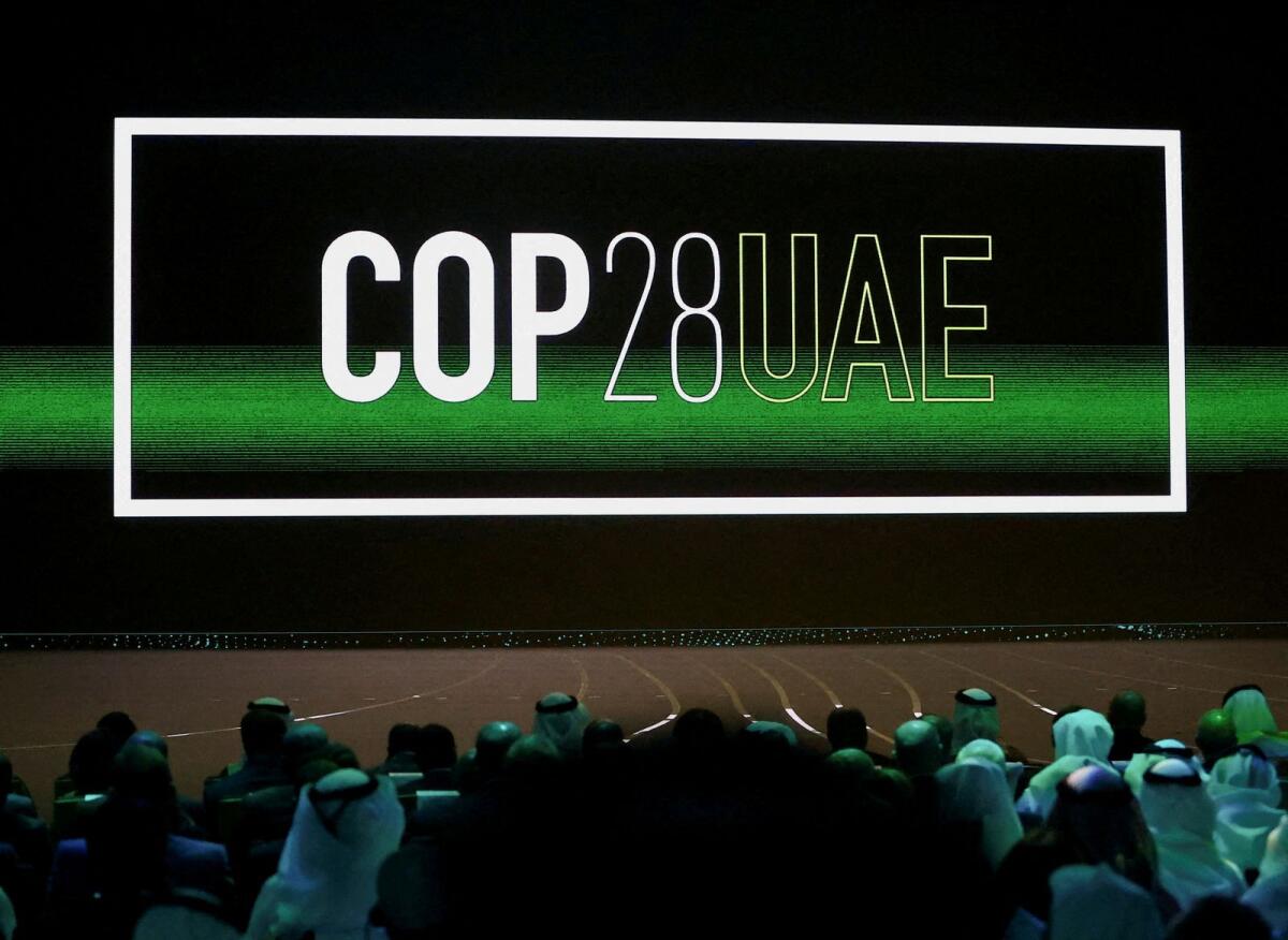 يتم عرض شعار “Cop28 UAE” على الشاشة خلال حفل افتتاح أسبوع أبوظبي للاستدامة في أبوظبي، الإمارات العربية المتحدة، في 16 يناير 2023. – ملف رويترز