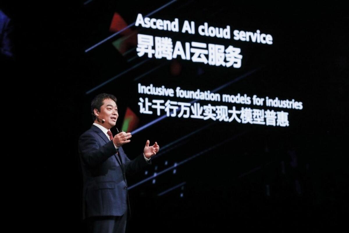 Zhang Ping'an، المدير التنفيذي لشركة Huawei والرئيس التنفيذي لشركة Huawei Cloud، يلقي كلمة في مؤتمر Huawei Connect 2023 في شنغهاي.