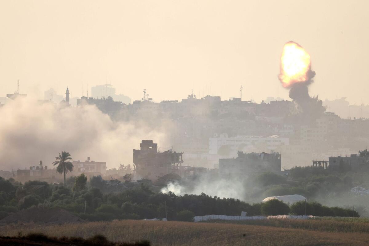 صورة ملتقطة من الجانب الإسرائيلي من الحدود مع قطاع غزة يوم 30 أكتوبر 2023. تصوير: وكالة فرانس برس