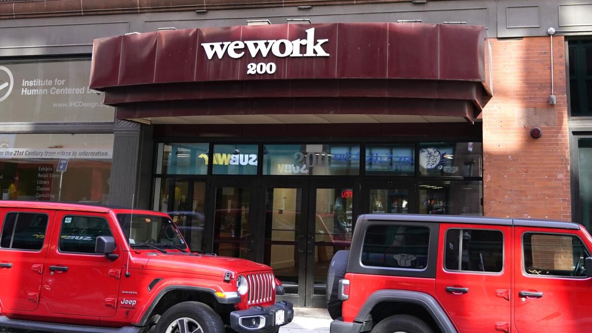 شعار WeWork على أحد المباني في بوسطن.  - ملف أب