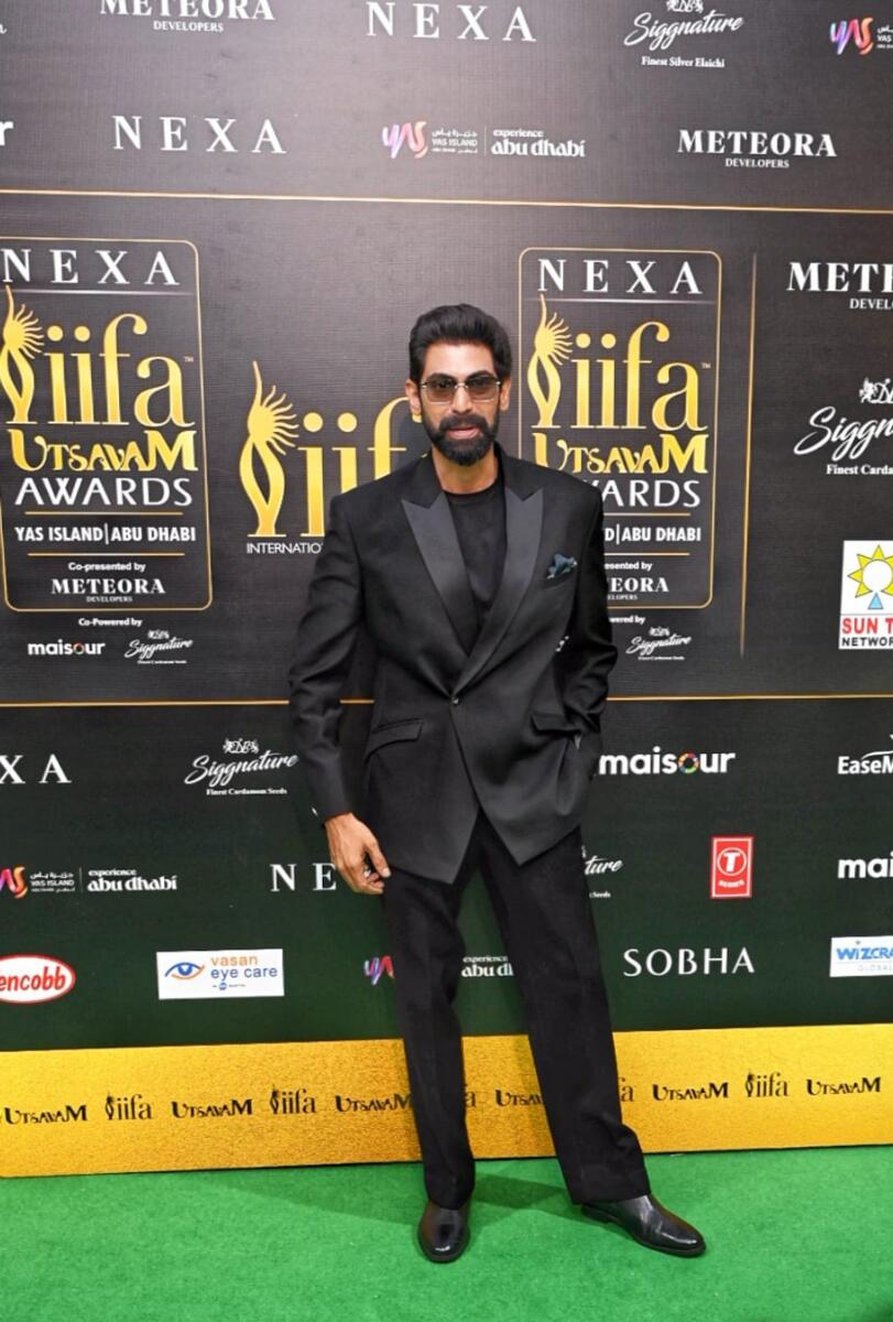 رنا داجوباتي تصل إلى السجادة الخضراء IIFA Utsavam 2024. تصوير شهاب